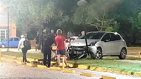 En Concepci N Del Uruguay Conductor Destroz Su Auto Al Chocarlo Contra