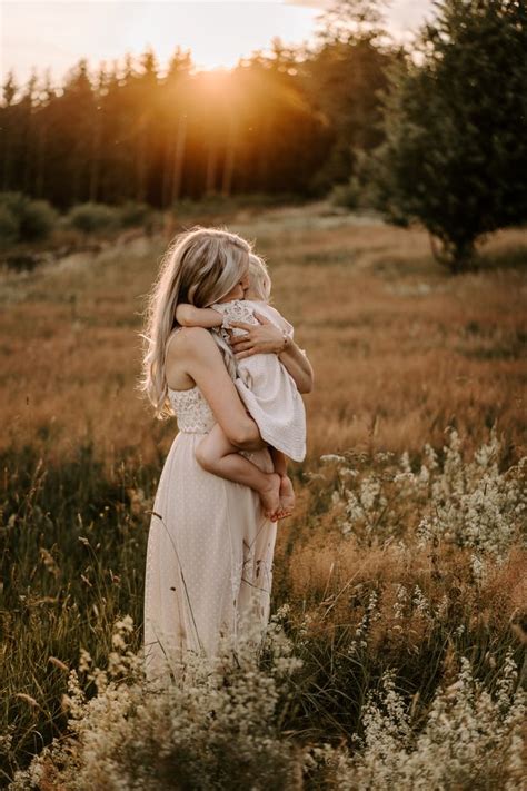 Familien Shooting Ein Sommer Abend Hochzeiten Portraits Mutter