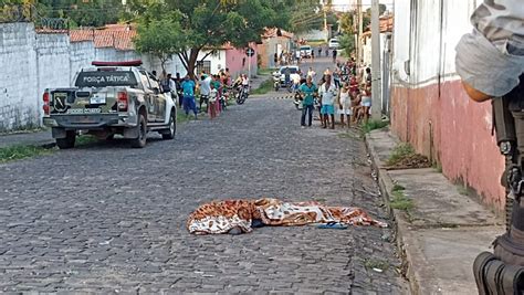 Urgente três criminosos matam homem a tiros na Zona Sudeste de