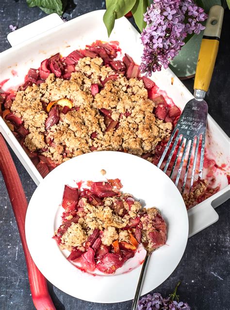 Rhabarber Crumble Mit Orange Ganz Einfach Gebacken