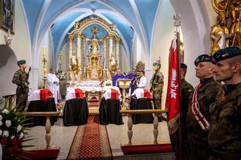 Uroczysto Ci Pogrzebowe O Nierzy Wojska Polskiego W Grucie