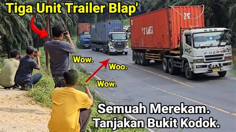 Truk Trailer Blap Menanjak Trailer Trailer Nanjak Di Tanjakan Bukit