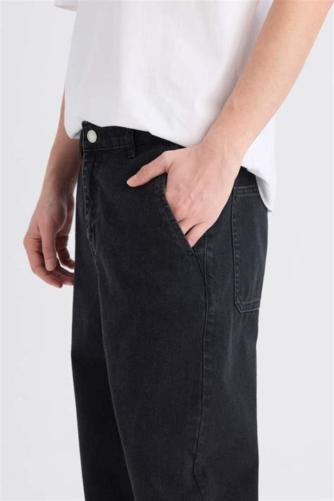 Black MAN Relaxed Slouchy Fit Skinny Leg Jeans 3242320 | DeFacto