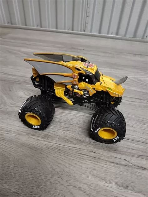 HOT WHEELS MONSTER Jam Trucks Bakugan Dragonoid Gold Truck 1 24 Scale Toy 12 49 PicClick UK