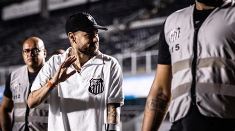 Neymar Dobra Valor De E Arrecada Quantia Astron Mica Em Leil O