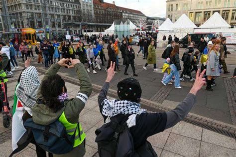 Leipzig Hundreds Of Pro Palestine Supporters March Through Leipzig