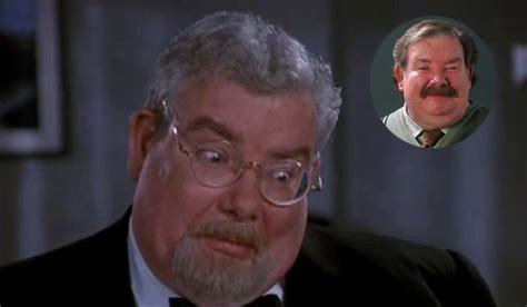 เรองนารกอนไปด The Naked Gun มอปราบปนเปลอย Metal