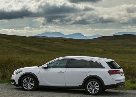 Vauxhall Insignia Country Tourer Autoevolution