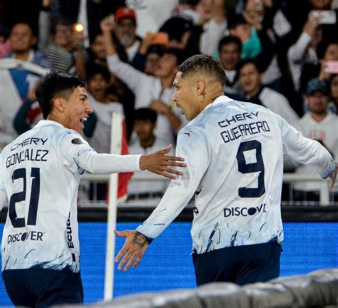 Paolo Guerrero Anot Un Gol En La Victoria De Ldu