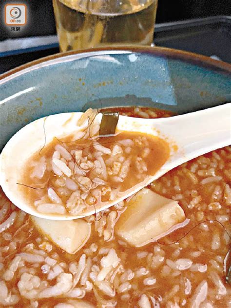 國泰商務飛機餐「髮」撈飯 乘客肚痛 東方日報