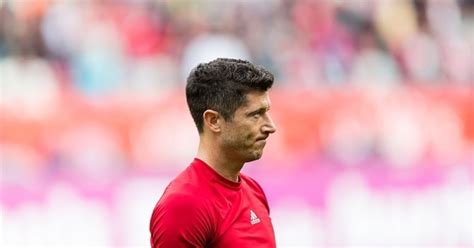 Lewandowski pod ostrzałem Piłkarz podsumowany jednym słowem