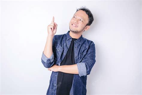 Premium Photo Smiling Handsome Asian Man Pointing Finger Up To Empty