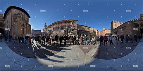 360° View Of Bologna Photographers Meeting In Piazza Del Nettuno Alamy