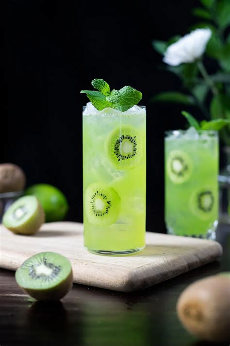 Kiwi Starfruit Refresher Starbucks Copycat Moody Mixologist In 2021