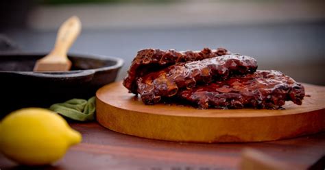 Une recette de côtes levées de porc avec marinade et sauce BBQ maison ...