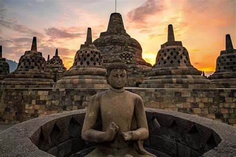 Luhut Mau Naikkan Harga Tiket Masuk Candi Borobudur Jadi Rp750 Ribu