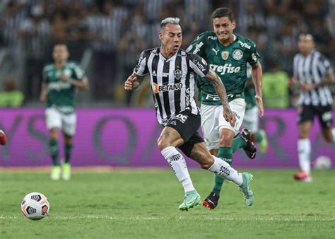 Galo terá três desfalques certos para os duelos contra Furacão e Timão