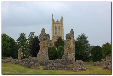 Exploring the Bury St. Edmunds Abbey Ruins in England - Ali's Adventures