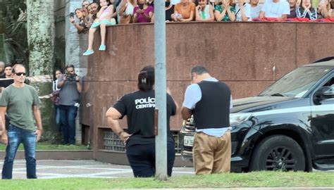 Homem Que Matou Idoso Voadora Em Santos Chora Durante