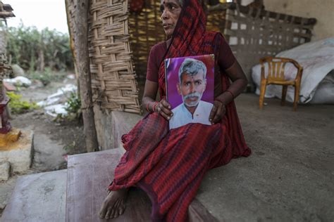 India Farmer Suicides On Rise As Cotton Slump Spurs Debts Bloomberg