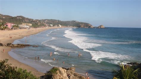 Plane Carrying Canadian Skydivers Hits Beach In Mexico Killing One