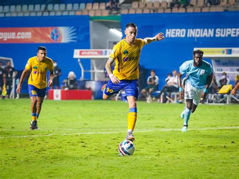 ISL 2021 22 Kerala Blasters Defeat Mumbai City FC To Keep Playoff