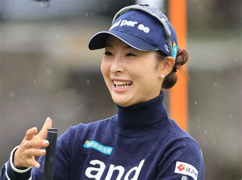 女子ゴルフ・鶴岡果恋、悔しさ晴らす単独首位発進！クラブセッティングも固まりバーディー量産