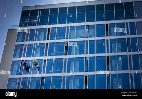 Glass Facade Window Cleaner Glass Facades Cleaners Window Cleaners