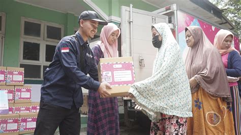 Berbagi Bahagia Ramadan Laz Al Azhar Distribusikan Bantuan Paket