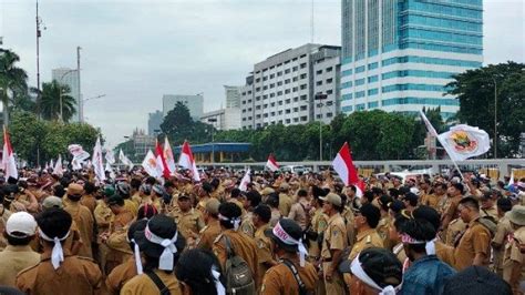 Ratusan Kades Demak Ikut Demo Di Depan Dpr Ri Minta Kembalikan Hak