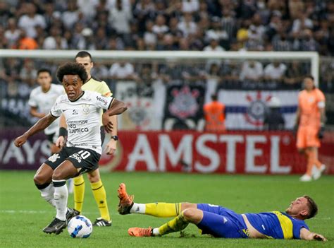 Willian se manifesta após ato racista de torcedor do Boca Juniors