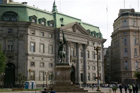 Banco de la Nación and equestrian monument to Manuel Belgrano - Plaza 5 ...