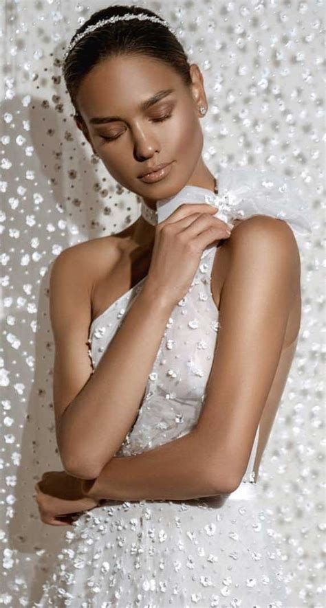 Stunning Bridal Makeup Looks To Inspire Nude Eye Shadow And Nude Lips