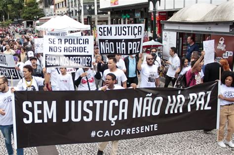 Em Curitiba manifestação cobra justiça pela morte de estudante Bem