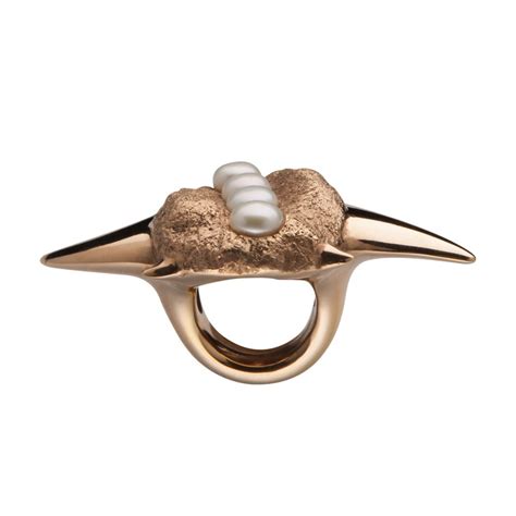 Shark Tooth Pearl Ring Gold