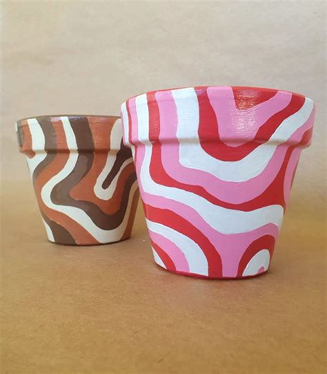 70s Swirl Pattern Pots Diy Pottery Painting Painted Pots Diy Painted Pots