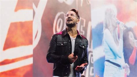 Hillsong Church pastor reportedly checks into rehab - Good Morning America