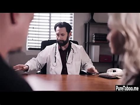 Médico pervertido se folla a una MILF sexy y resuelve su problema XVIDEOS