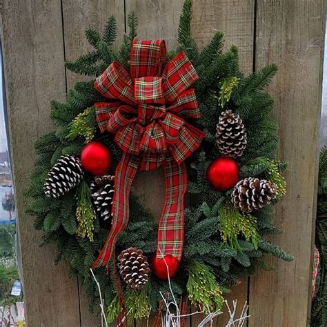 Get Christmas Traditions Fresh Wreath In Mi At English Gardens