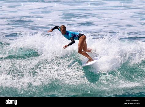 Nikki Van Dijk competing in the us open of surfing 2018 Stock Photo - Alamy