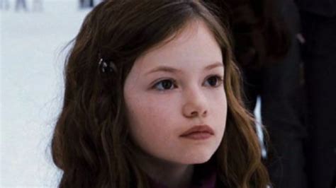 Renesmee From Twilight Is Nearly 20 Now And Straight Up Gorgeous Youtube