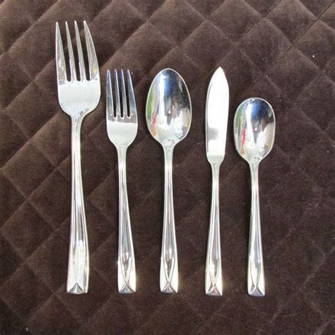 Oneida Stainless Flatware Flight Reliance 23 Pc Set Glossy Silverware