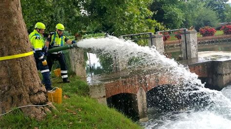 A Lezione Di Motopompe A Scoppio Ed Elettriche Con La Protezione Civile