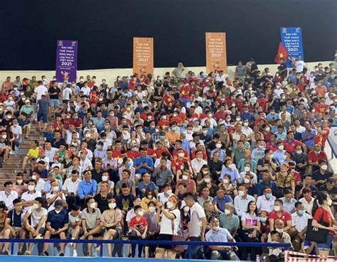 Ngắm dàn hot girl xinh đẹp cổ vũ cho U Việt Nam Saostar vn