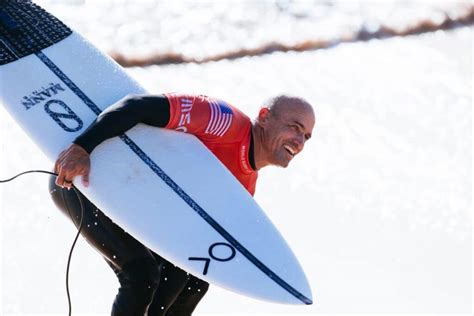 Kelly Slater Brinca Retorno De Fiji Ao Circuito Mundial