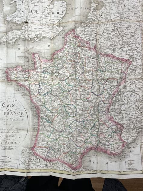 Carte de France divisée en 86 départements avec les Préfectures et Sous