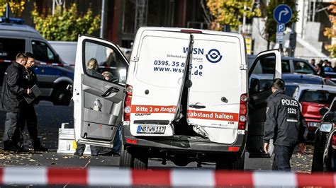 Geldtransporter Berfall Am Alexanderplatz Zwei Verd Chtige Angeklagt