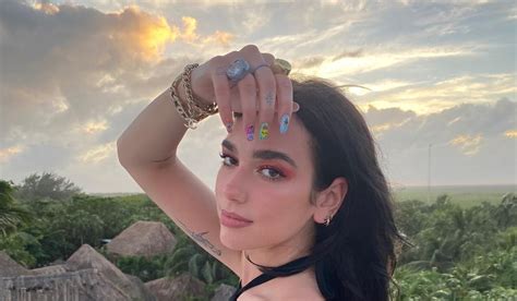 Profil Dan Biodata Dua Lipa