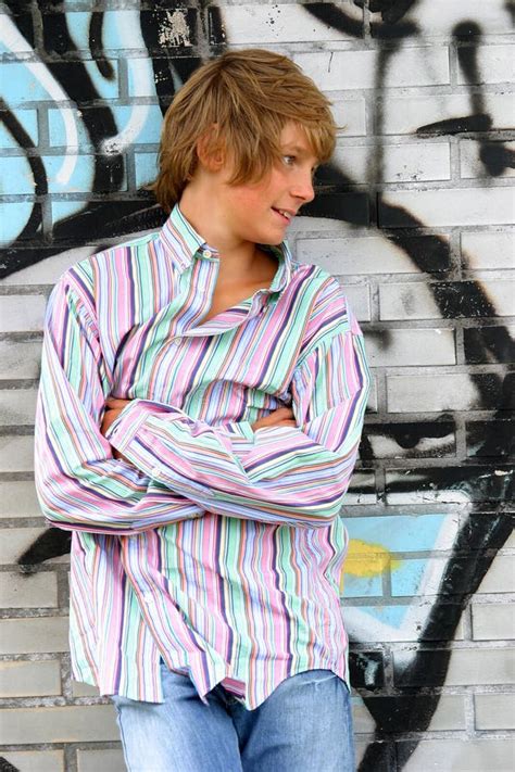Aantrekkelijke Blonde Jongen Stock Afbeelding Image Of Tieners Kind 183251