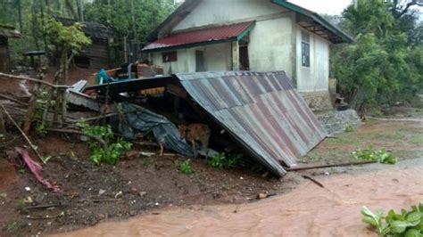 Diterpa Angin Kencang 11 Rumah Di Aceh Besar Rusak Kumparan